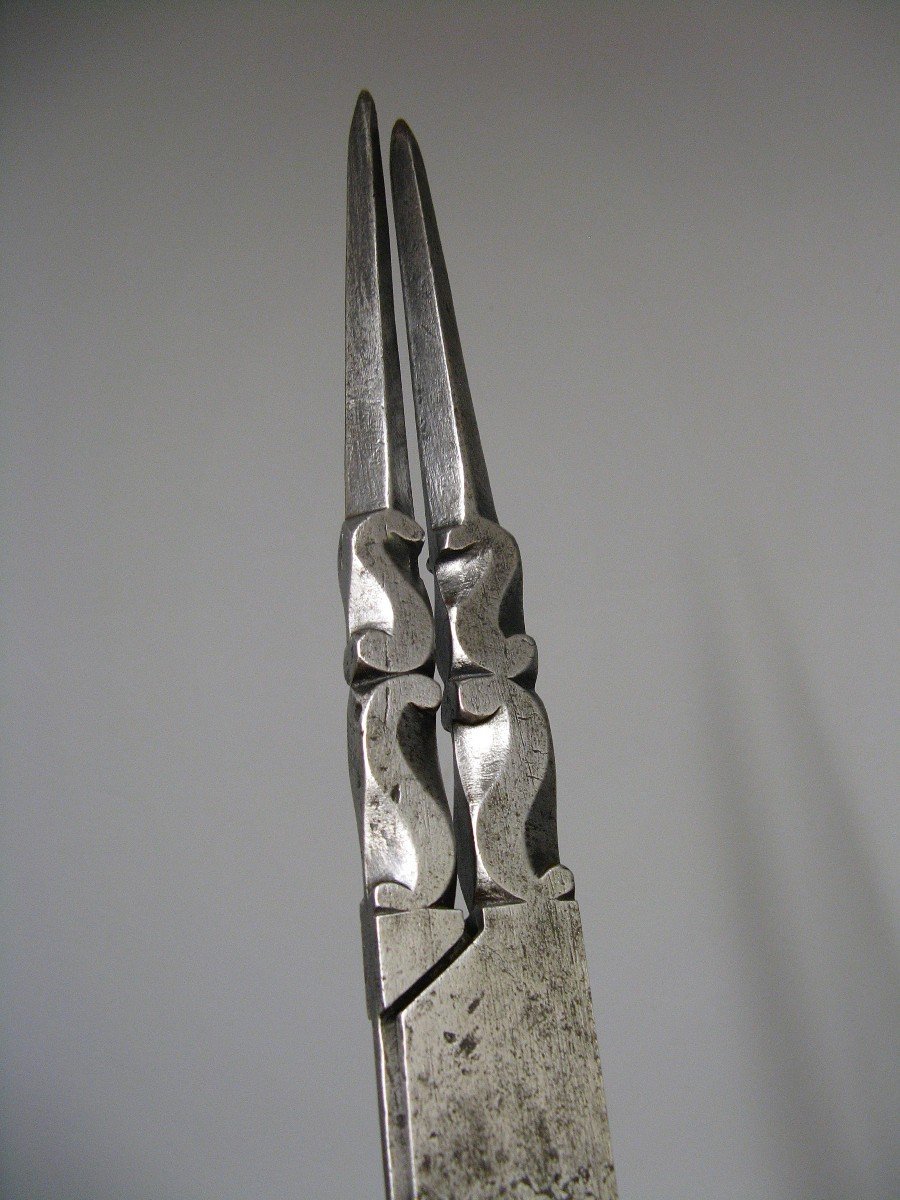 Imposing 18th Century Stone Cutter Apparatus Compass.-photo-1