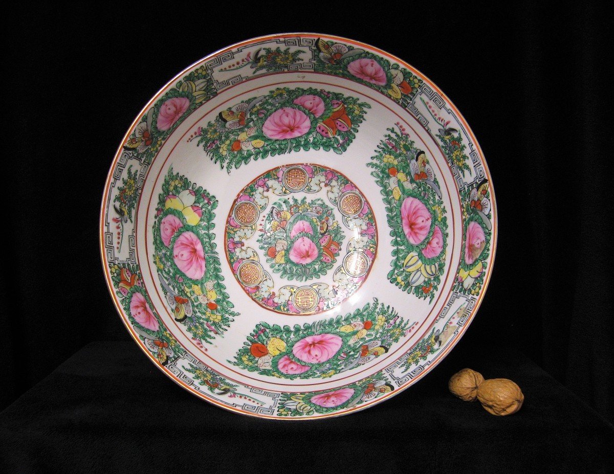 Large Chinese Porcelain Punch Bowl.-photo-1