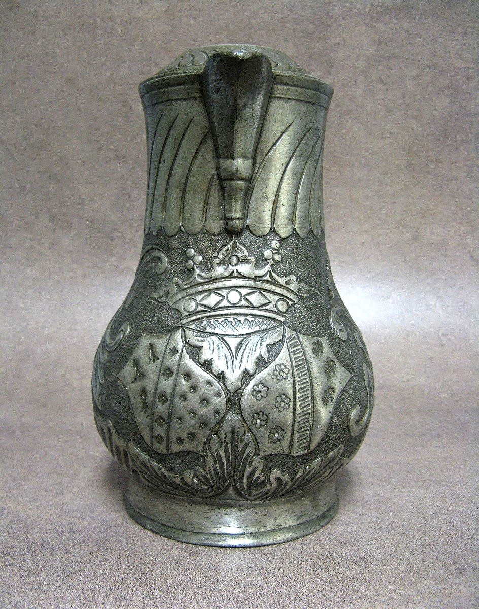 Pichet En étain décoratif. Armoiries Couronne De Marquis.