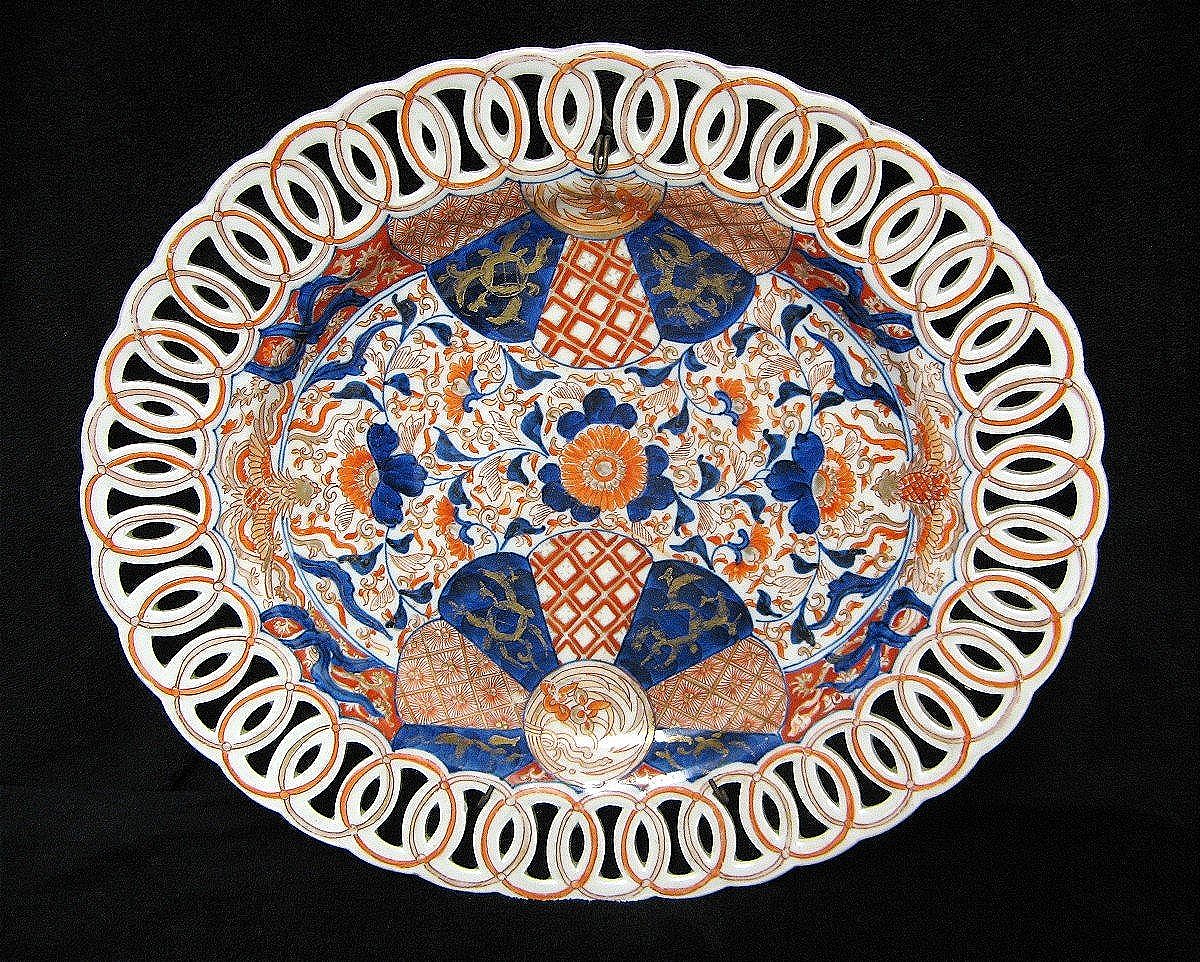 Large Oval Imari Porcelain Platter With Openwork Rim. Circa 1900.