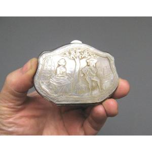 Coin Purse In Chiseled Mother-of-pearl With A Gallant Scene Nineteenth