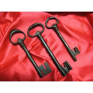 3 Wrought Iron Keys 17th/18th.