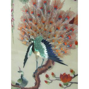 Broderie Sur Soie Encadrée Vers 1900.