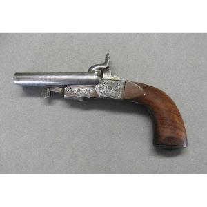 Faux livre Avec Pistolet à broche à double canon cal 12mm XIXe.