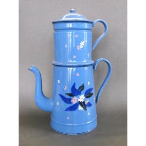 Grand modèle de cafetière en émaillée bleu N° 6.