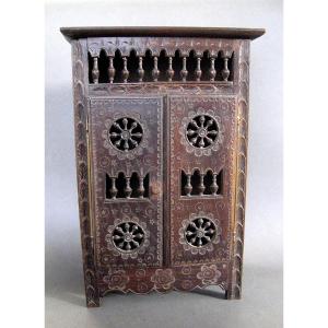 Armoire Bretonne Miniature en Bois Sculpté - Fin XIXe siècle.