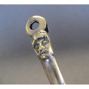 Louche Anthropomorphe En Bronze – Haute Époque.