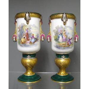 Paire De Vases En Vieux Paris XIXe.