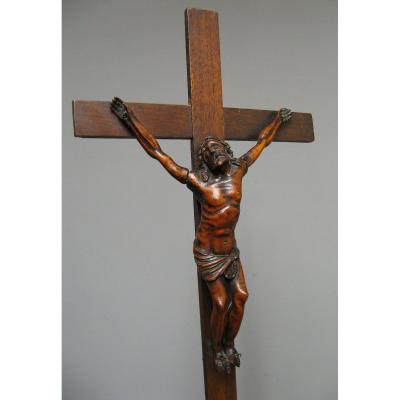 Crucifix. Christ En Croix En Buis Sculpté XVIIIe.