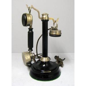 Téléphone à Colonne Burgunder 1920.