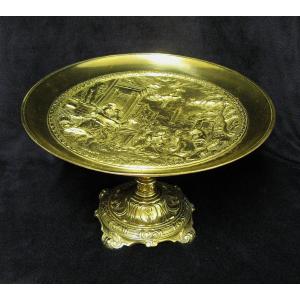 Coupe En Bronze Ornée d'une Scène Mythologique