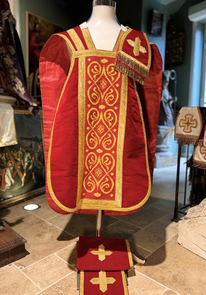 Red Velvet Chasuble And Ornamental Part - Late 19th Century