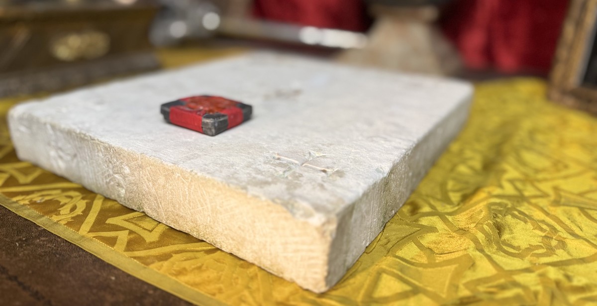 Pierre d'Autel En Calcaire Et Sa Relique Indépendante – XIXe 