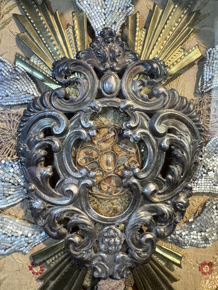Baroque Reliquary Altarpiece With 27 Relics – Circa 1740-photo-1