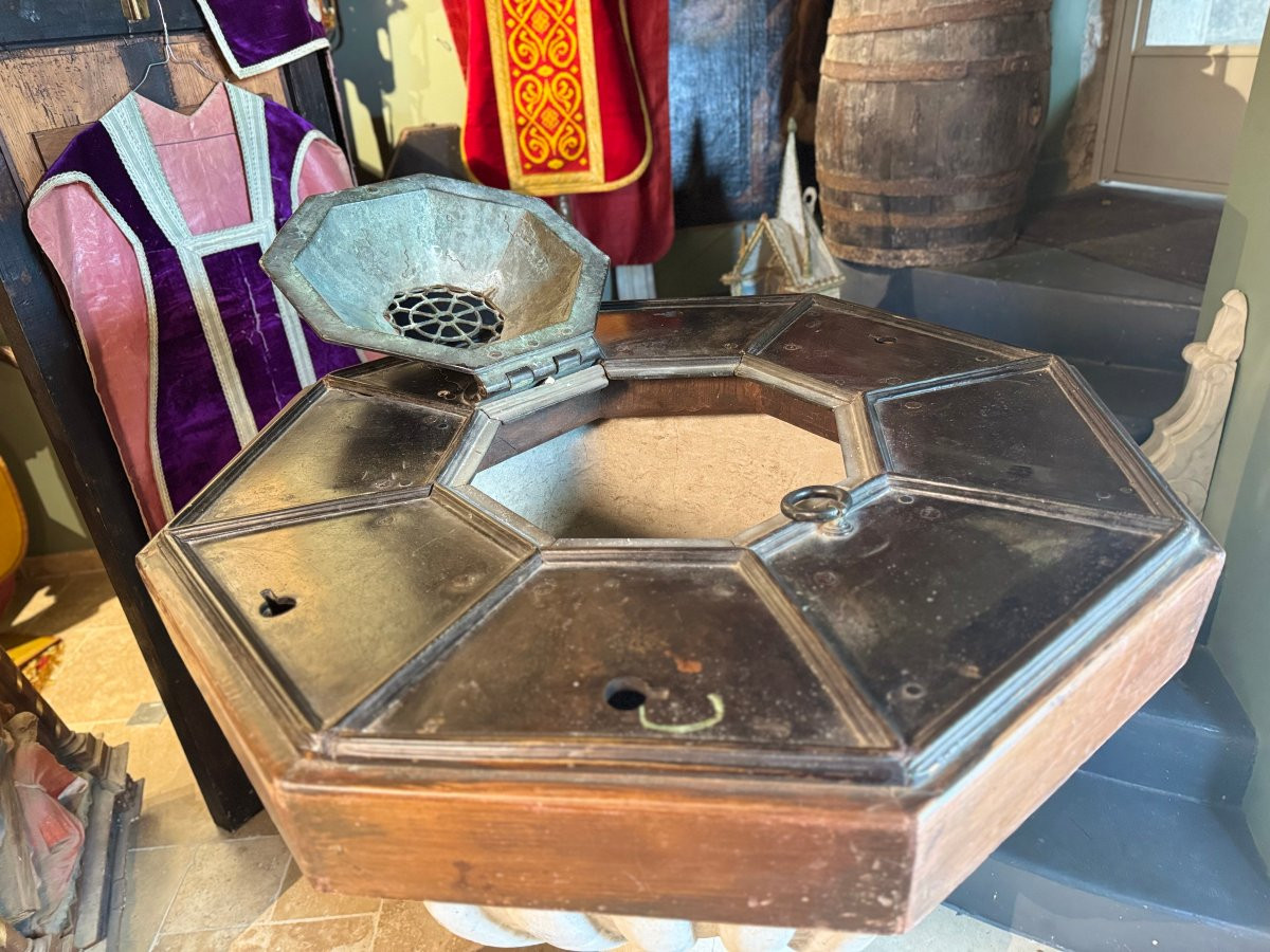 Imposante Cuve Baptismale en pierre et son couvercle - cira 1600 -photo-4