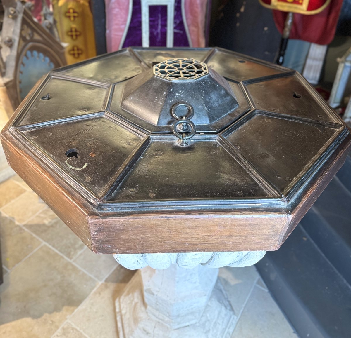 Imposante Cuve Baptismale en pierre et son couvercle - cira 1600 -photo-5