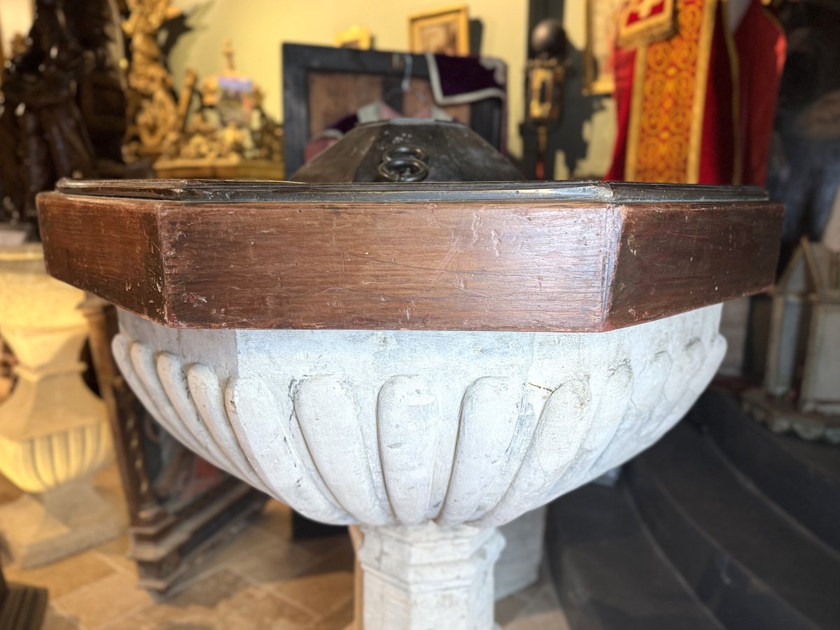 Imposante Cuve Baptismale en pierre et son couvercle - cira 1600 -photo-6