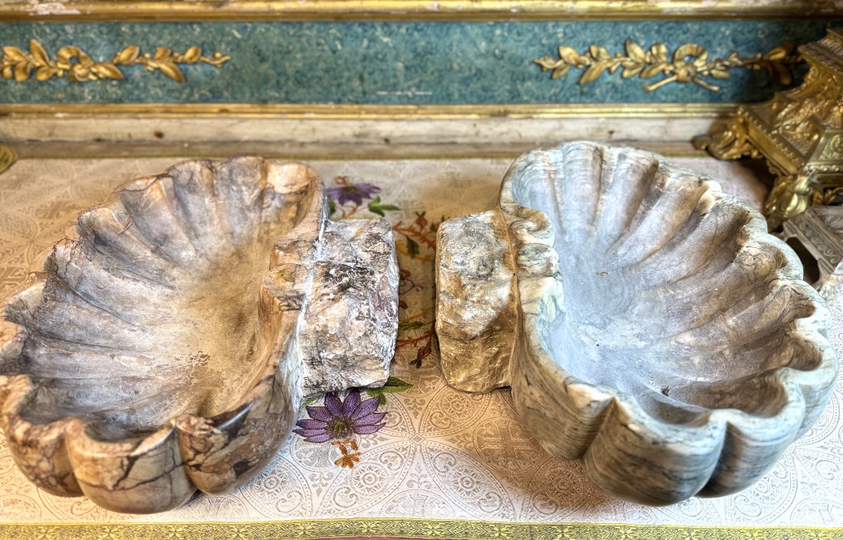 Paire de bénitiers de chapelle – XVIIIe 