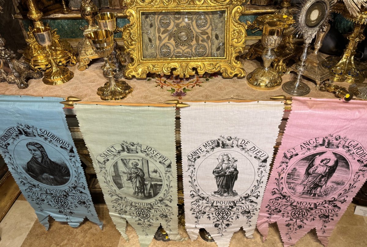 Série de quatre bannières de chapelle - début XXe-photo-2