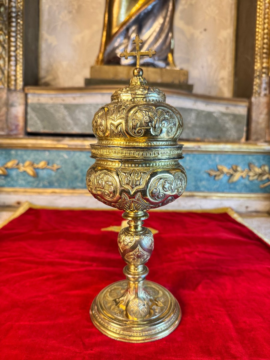 Ciboire en laiton ciselé - XVIIe -photo-2