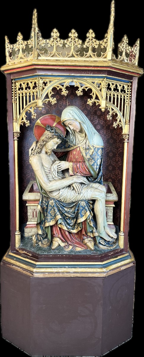 Imposing Wooden Pietà In An Altarpiece - Circa 1890