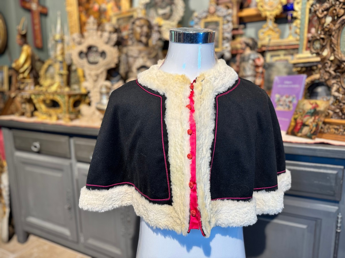 Mozette Or Camail And Canon's Biretta - Early 20th Century