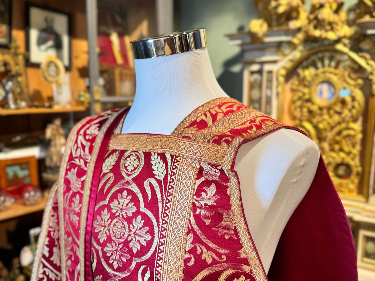 Red And Gold Chasuble And Stole - 20th Century