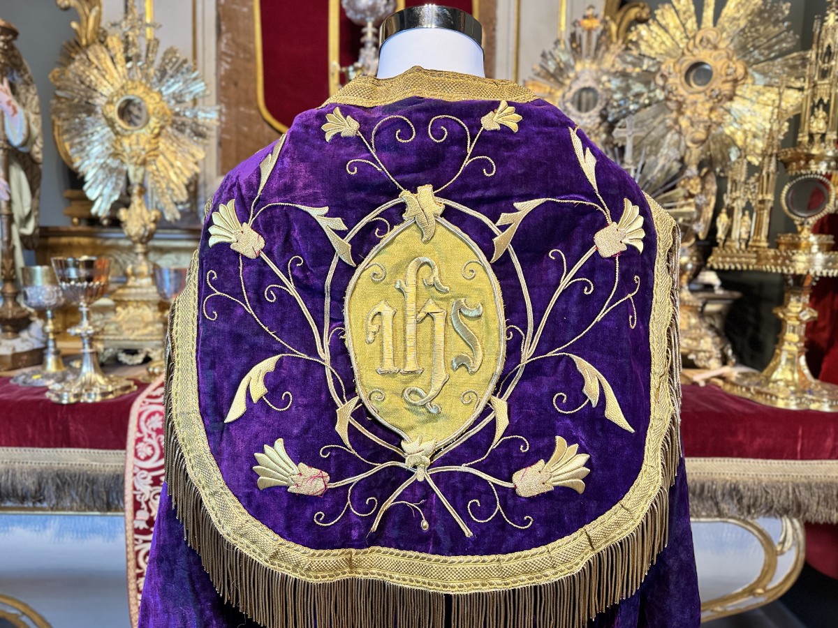 Chape liturgique en velours violet - XIXe 