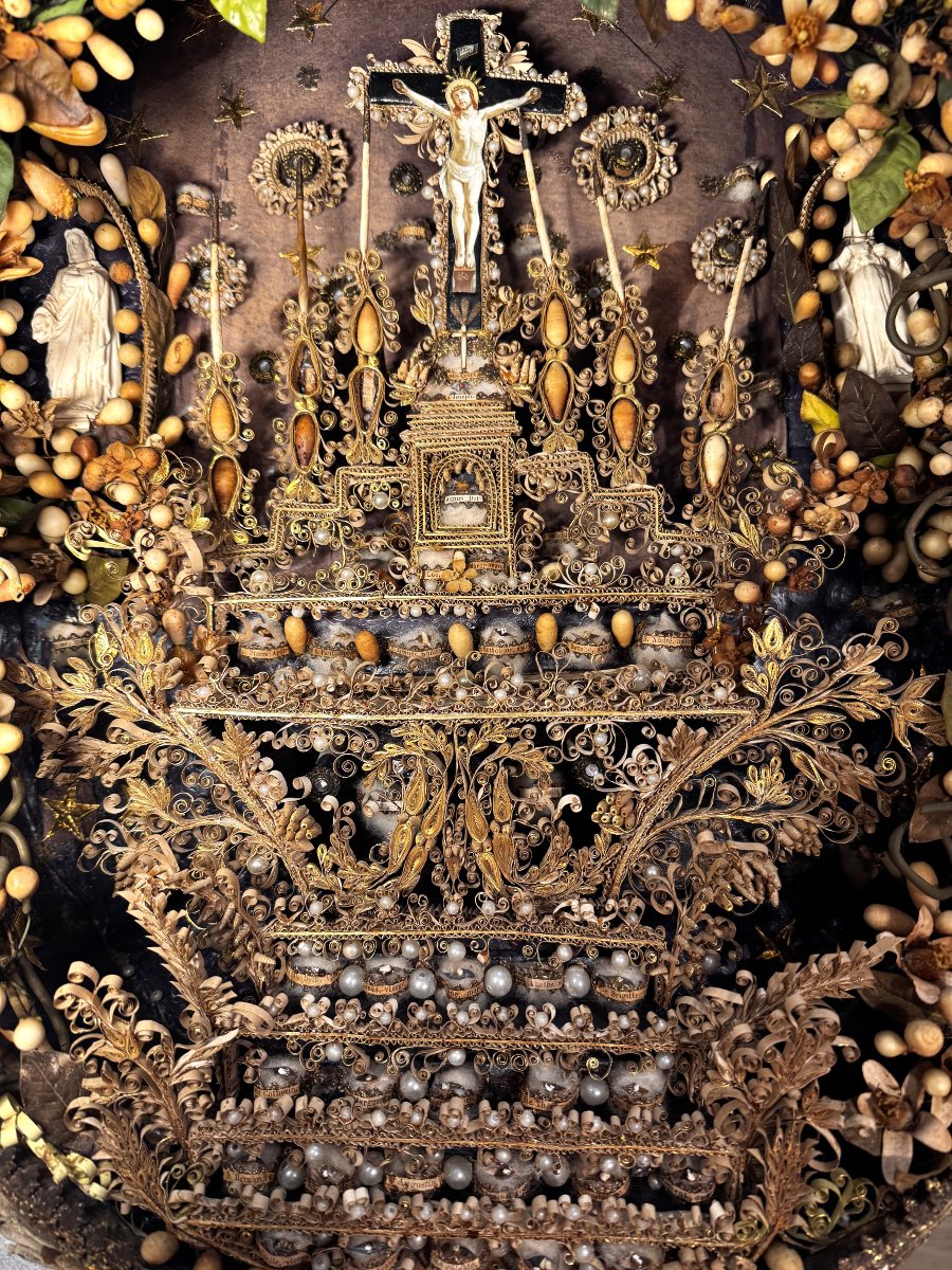 Altar-shaped Reliquary Made Of Paper Rolls - 19th Century