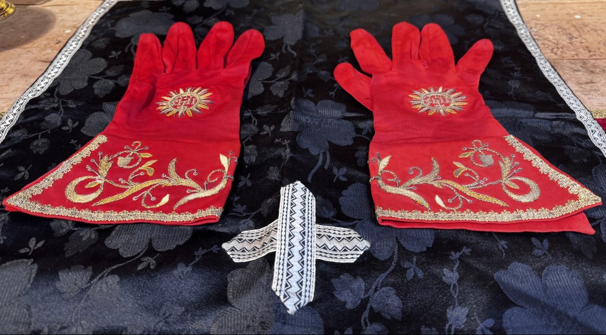 Paire de gants épiscopaux de Monseigneur Fornesa - XXe -photo-2