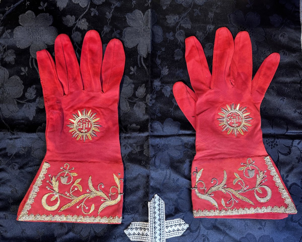 Paire de gants épiscopaux de Monseigneur Fornesa - XXe 