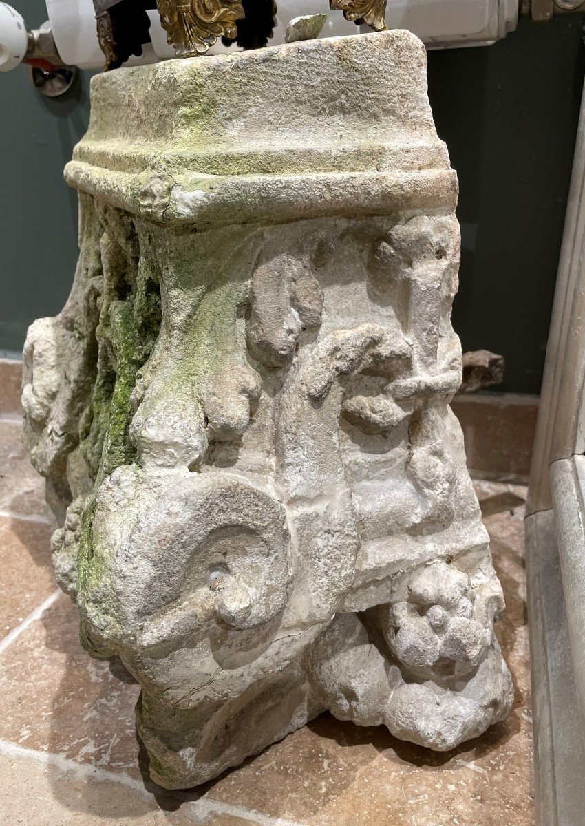 Stone Applique Capital - XVIth-photo-2