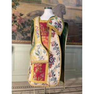 Ensemble Chasuble Rouges à Motifs Floraux  - XIXe 