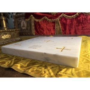 Pierre d’autel et sa relique 