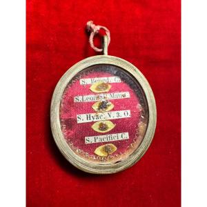 Thèque reliquaire aux quatre reliques et son authentique de 1868  