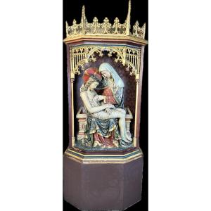 Imposing Wooden Pietà In An Altarpiece - Circa 1890