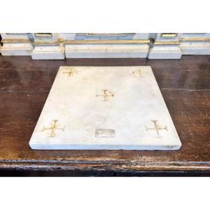 Pierre d'autel en marbre blanc