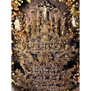 Altar-shaped Reliquary Made Of Paper Rolls - 19th Century