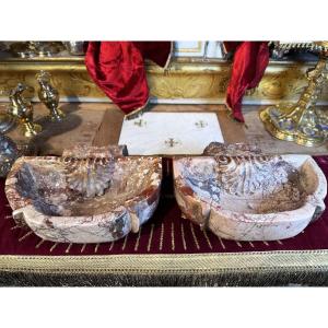 Paire de bénitiers italiens en marbre - XVIIIe
