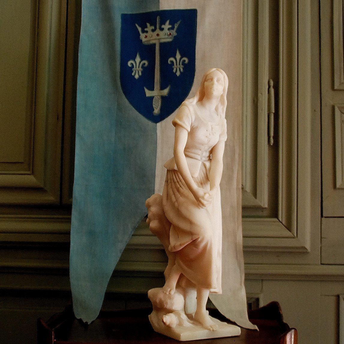 Statuette de Jeanne d'Arc bergère à Domremy -photo-5