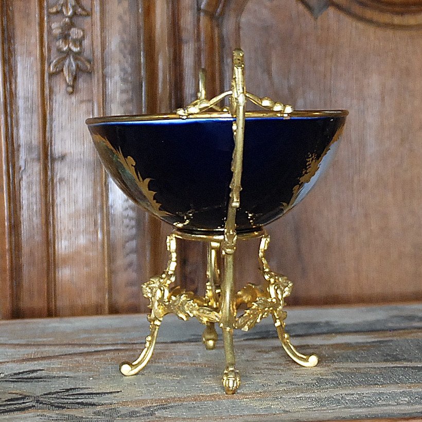 Coupe en porcelaine bronze et laiton doré,  dans le goût de Sèvres - Famille ROLLAND de CHAMBAUDOIN d'ERCEVILLE-photo-3