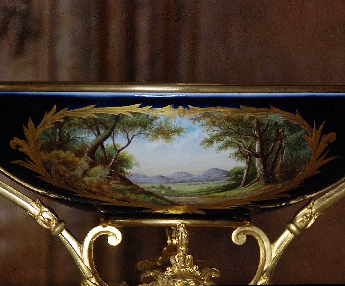 Coupe en porcelaine bronze et laiton doré,  dans le goût de Sèvres - Famille ROLLAND de CHAMBAUDOIN d'ERCEVILLE-photo-1