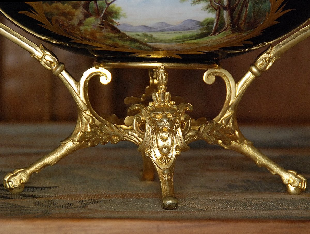 Coupe en porcelaine bronze et laiton doré,  dans le goût de Sèvres - Famille ROLLAND de CHAMBAUDOIN d'ERCEVILLE-photo-4