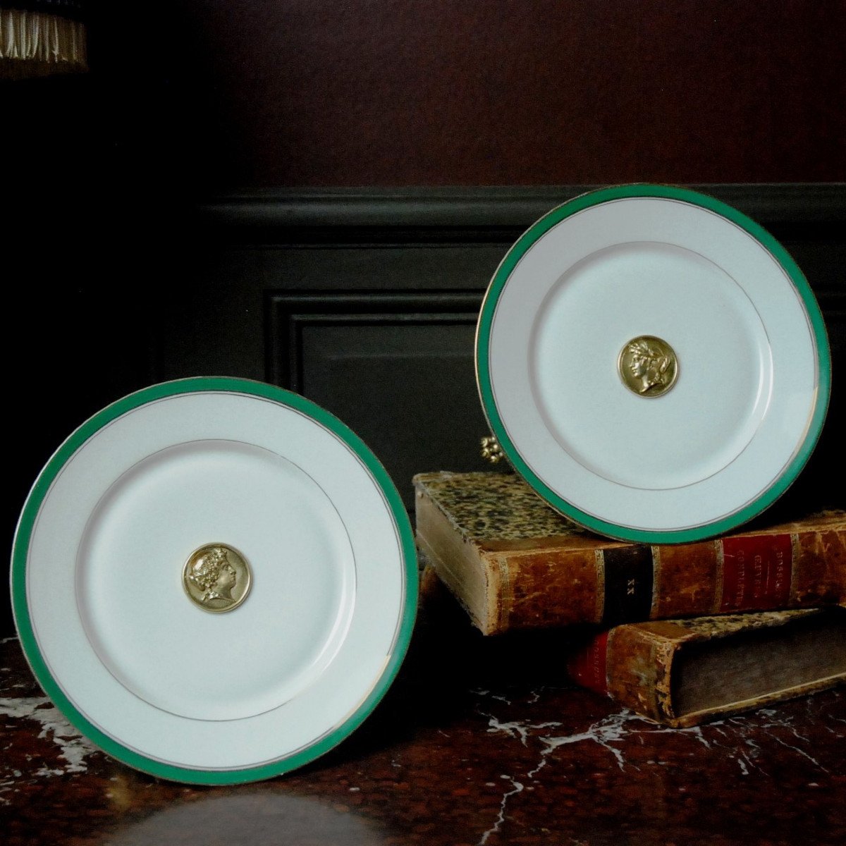 Paire de coupes ou assiettes de présentation en porcelaine de Limoges-photo-3