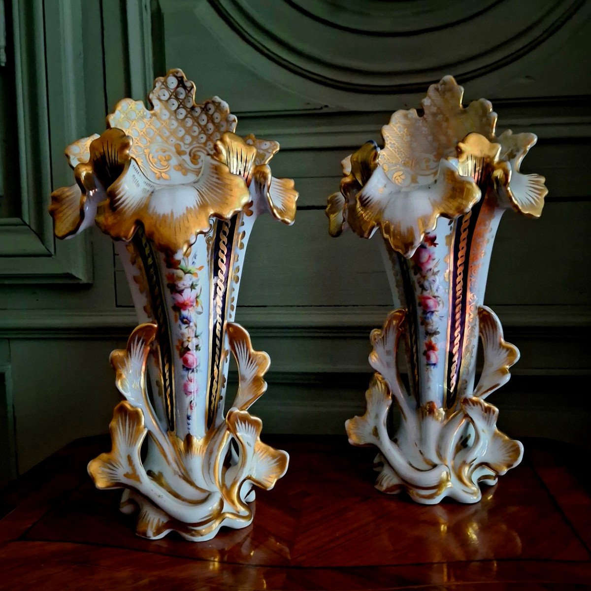 Pair Of Large Wedding Vases In 19th Century Paris Porcelain.