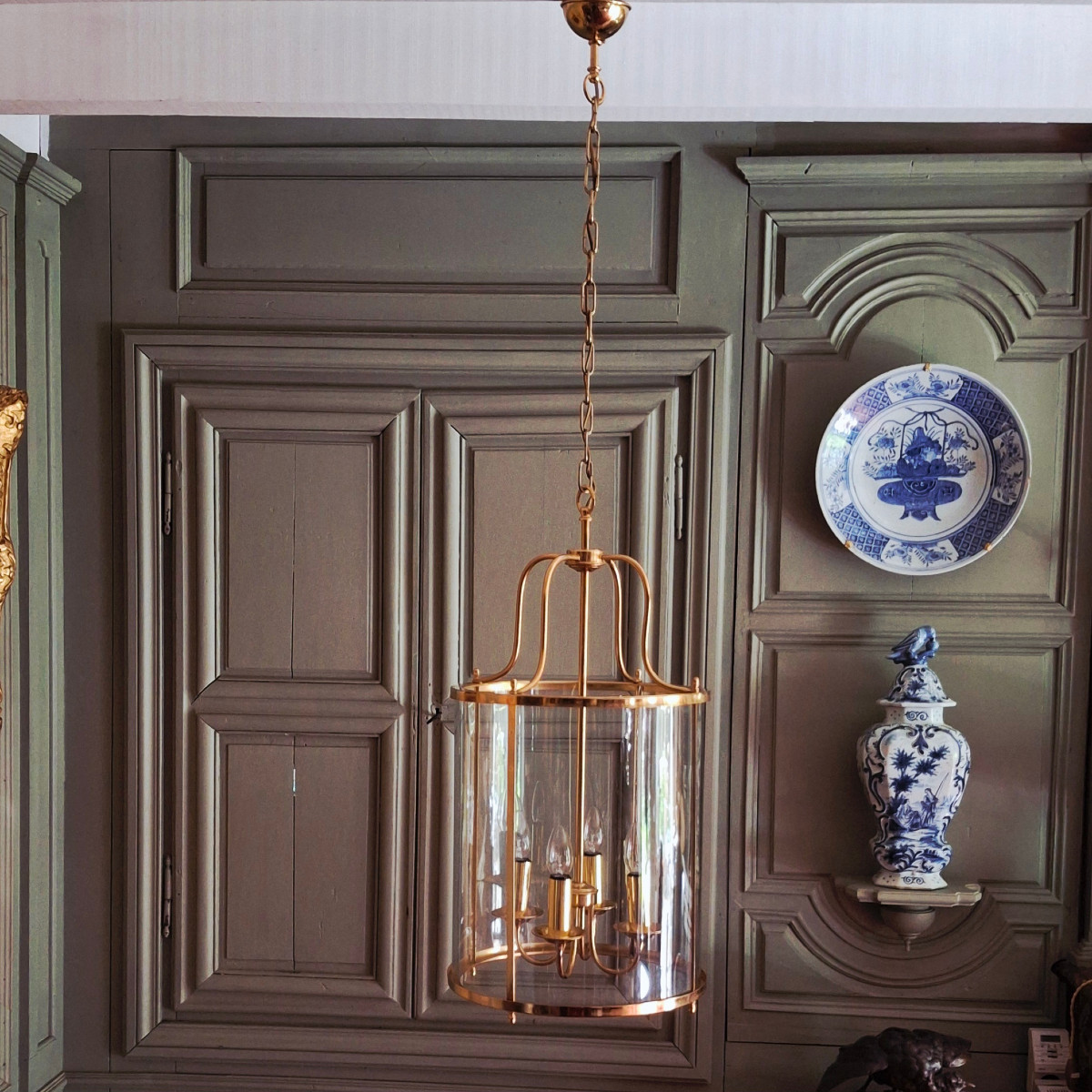 Grande lanterne circulaire en laiton de style Louis XVI– 1970/1980