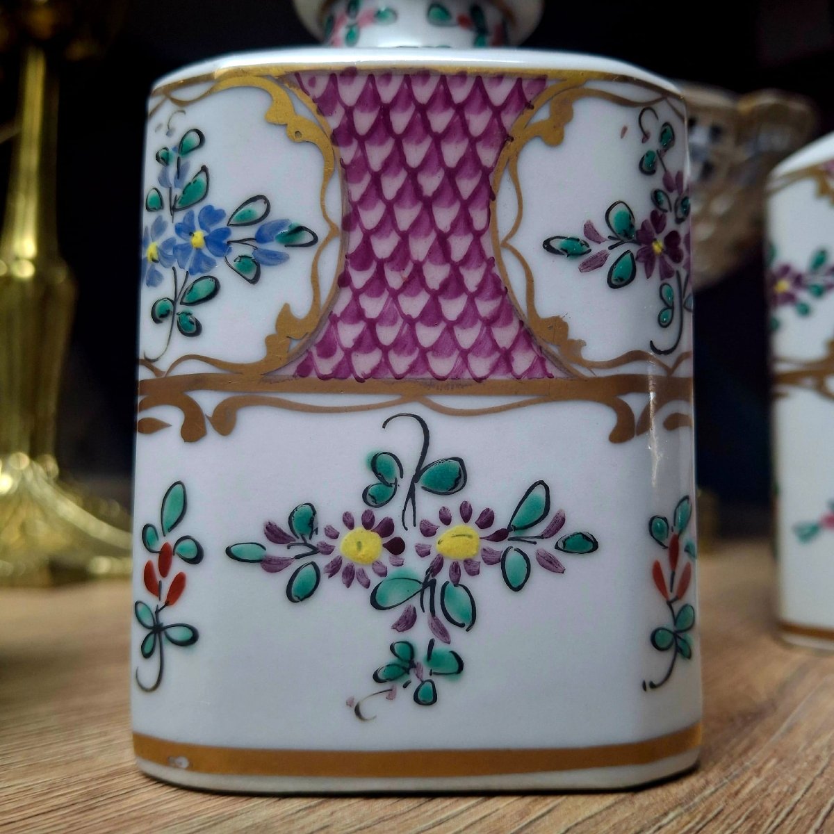 Suite de trois flacons porcelaine  Samson + une boite à poudre-photo-4