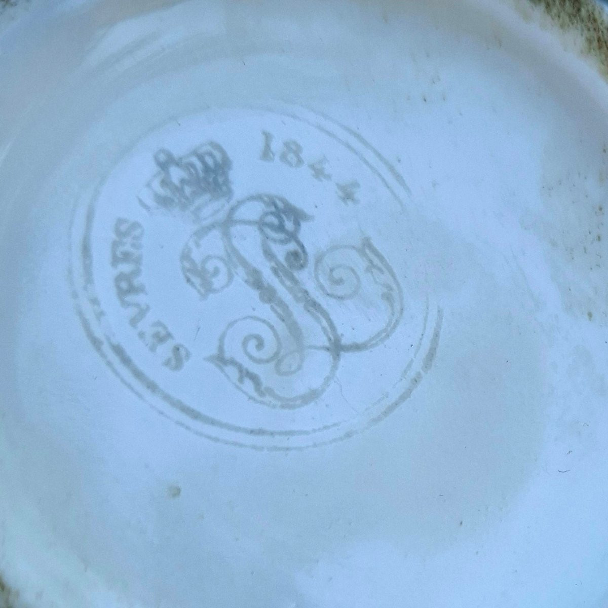 Vase en porcelaine de Sèvres bleu de four, daté 1844-photo-4