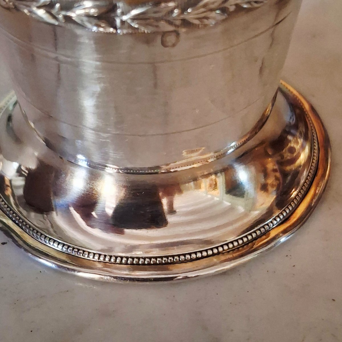 Vase en porcelaine de Sèvres bleu de four, daté 1844-photo-3