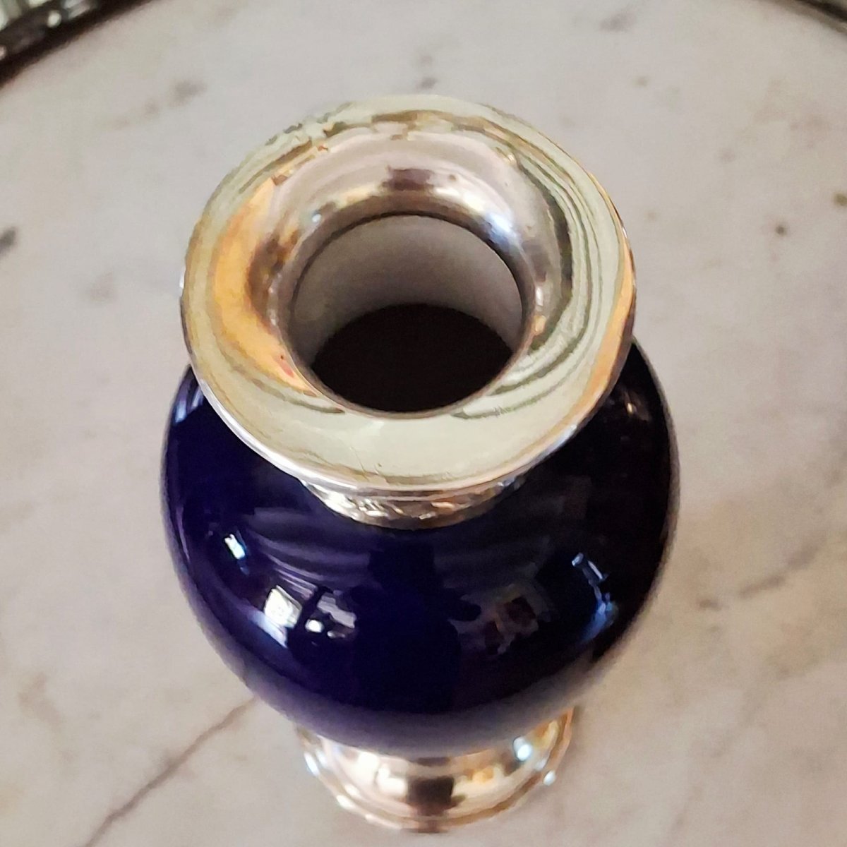 Vase en porcelaine de Sèvres bleu de four, daté 1844-photo-4